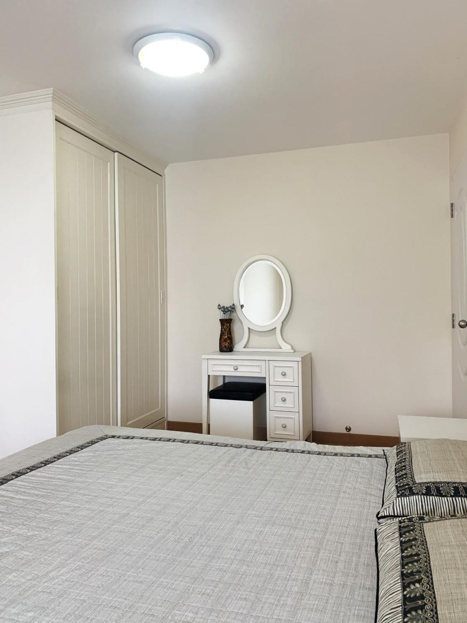 Charming Resident At Ekkamai From Studio Unit Up To 2 Bedroom Apartment Bangkok Bilik gambar